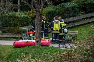 Weil im Schoenbuch:Anwohner bemerkten leblose Person im See.